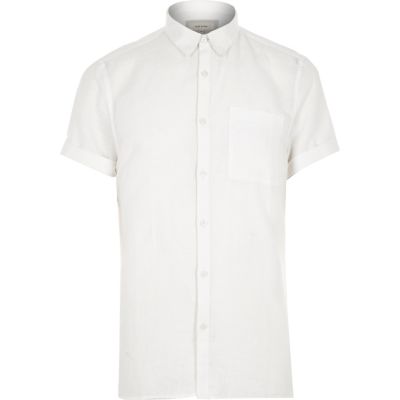 White linen-rich short sleeve shirt